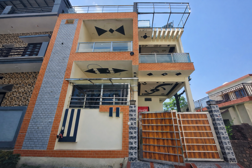 Independent house in old rajpur road